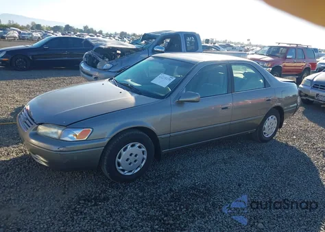 1998 Toyota Camry Le z USA, uszkodzony, nr VIN JT2BG22K1W0248645